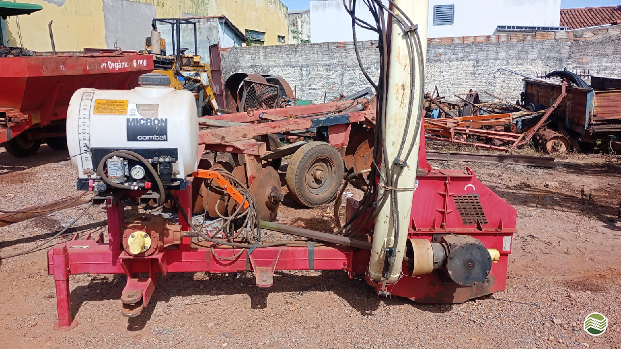 IMPLEMENTOS AGRICOLAS ENSILADEIRA ENSILADEIRA AREA TOTAL Machine Tratores LAVRAS MINAS GERAIS MG